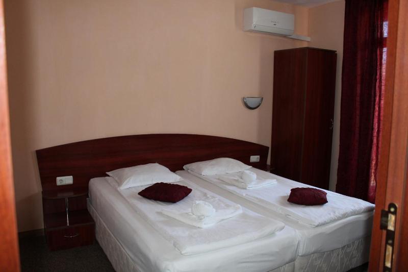 Double Room image 2