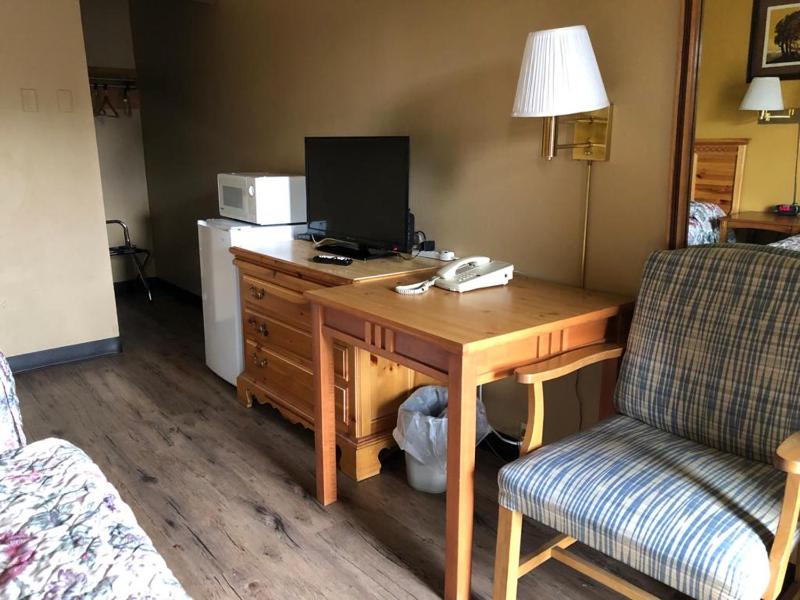 Deluxe Queen Room - Non-Smoking image 3