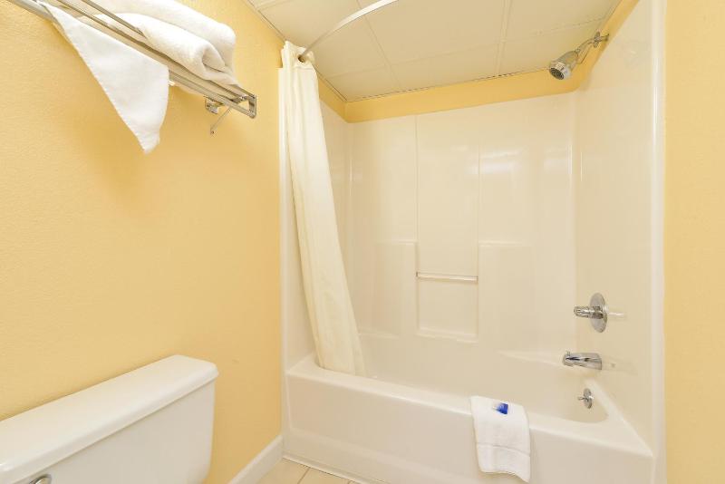 King Suite - Non-Smoking image 3