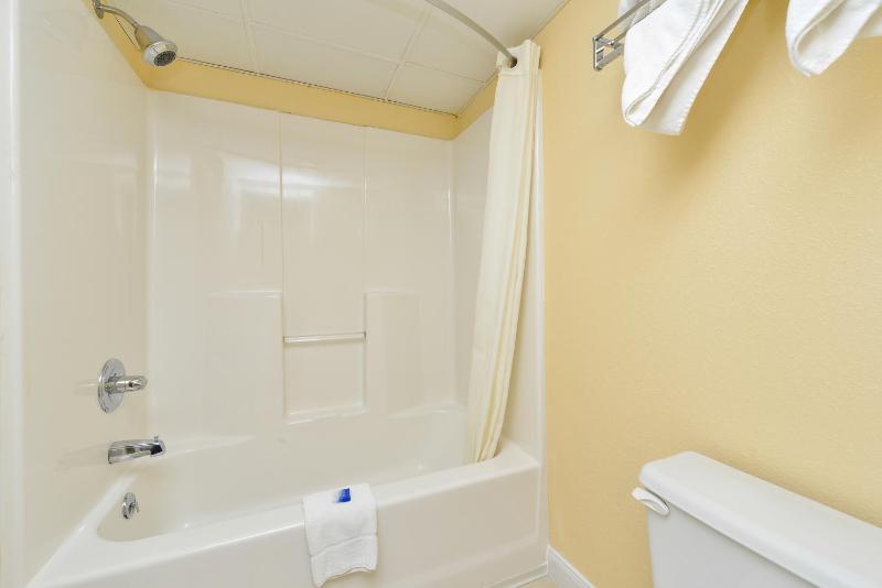 Deluxe Queen Suite - Non-Smoking image 3