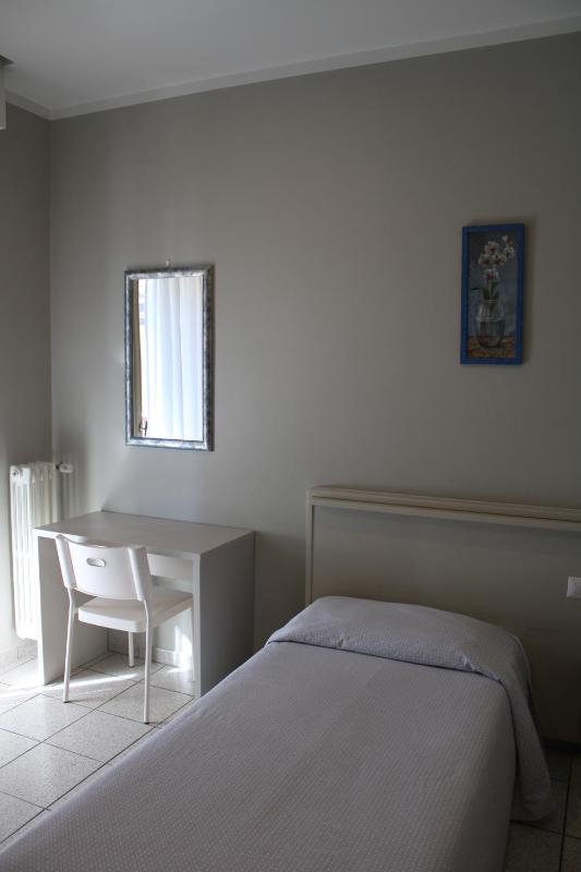Single Room image 2