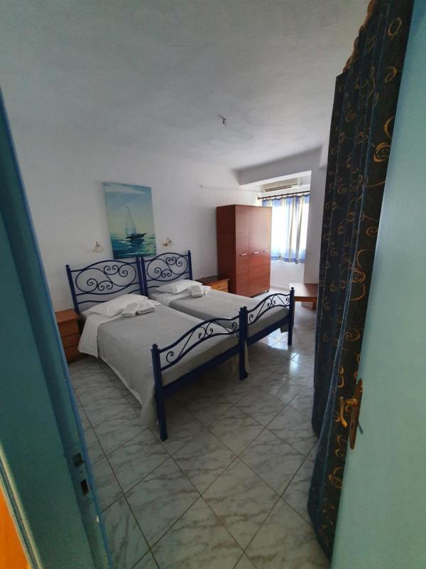 Quadruple Room with Mountain View image 3