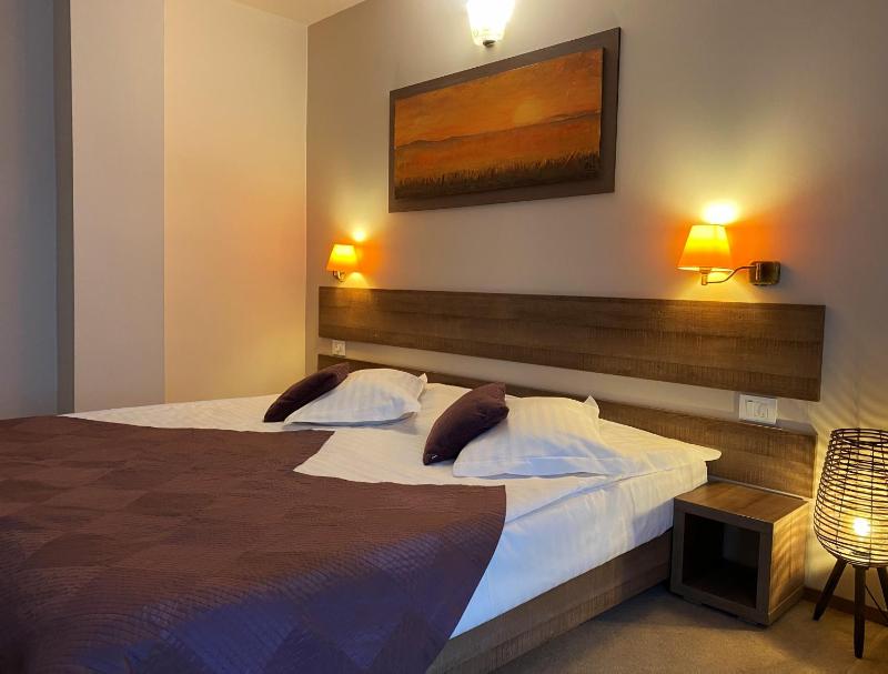 Standard Double or Twin Room image 4