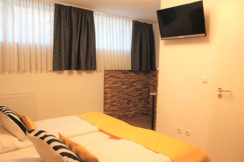  Double Room - Basement image 2