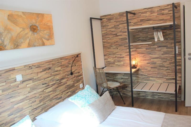 Double Room image 3