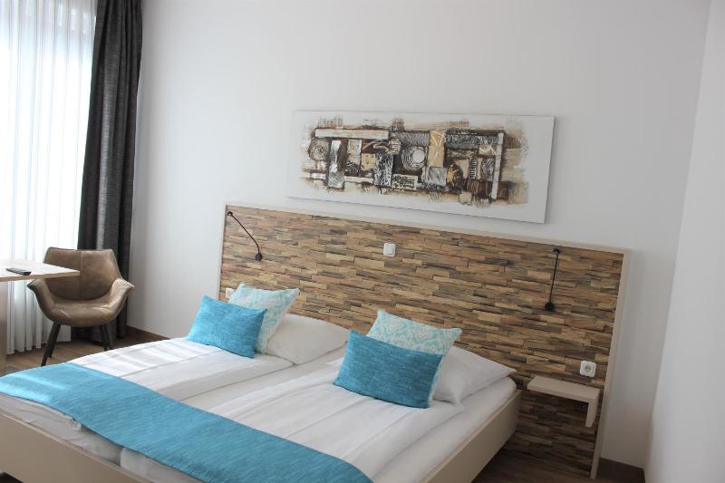 Double Room image 2