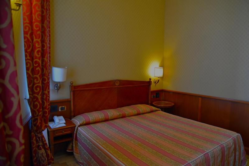 Double or Twin Room image 2