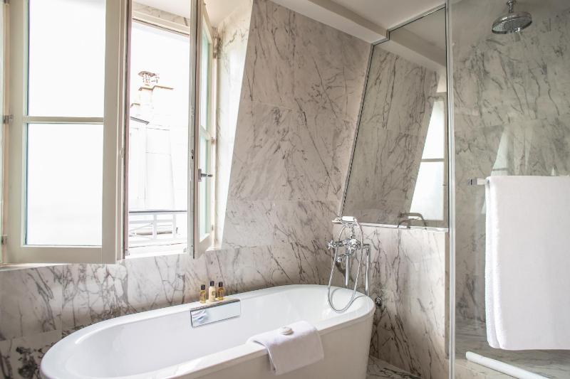 Suite with Terrace Club image 4