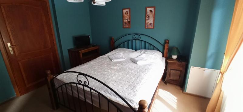 Double Room image 3