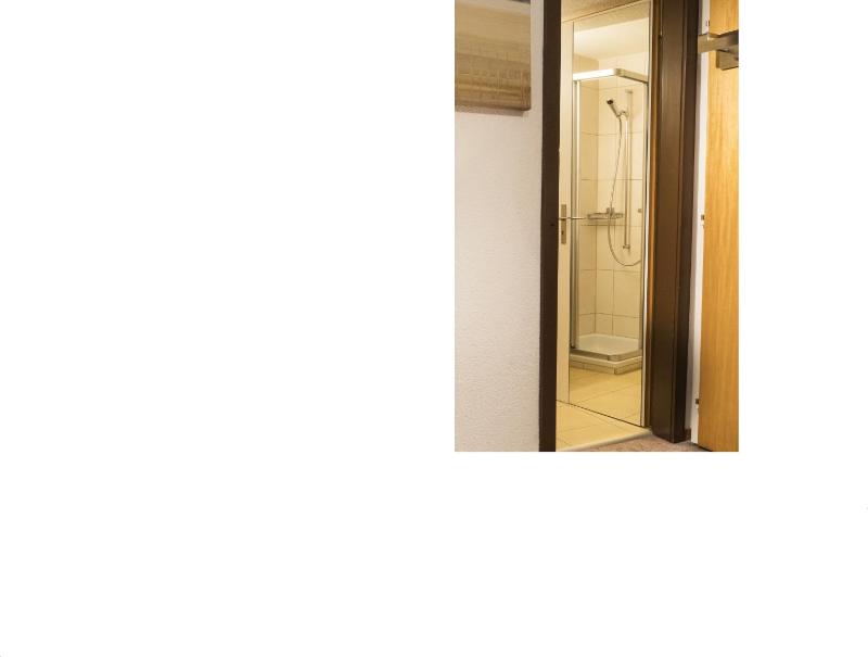 Budget Single Room image 4