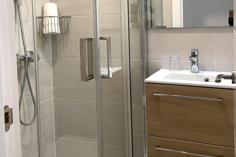 Single Room image 3