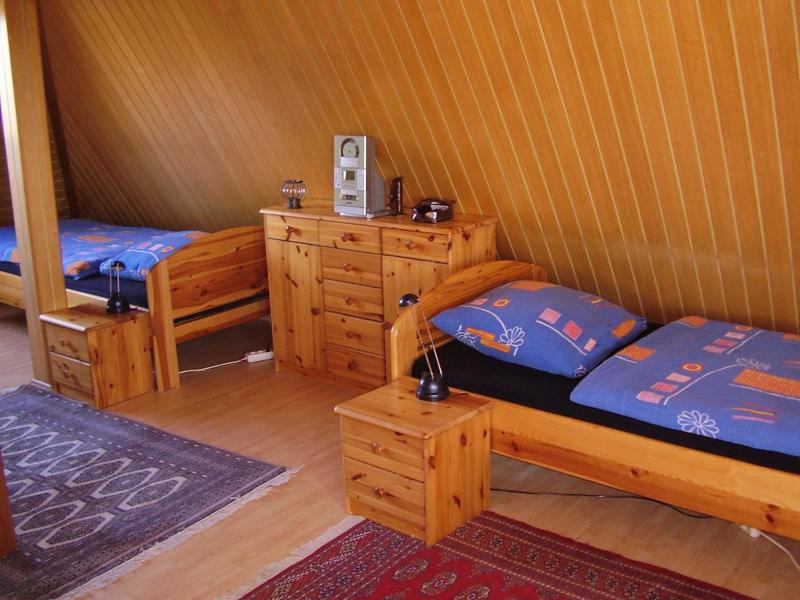 Twin Room with Shared Bathroom image 2