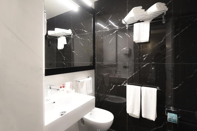 Superior Single Room image 3