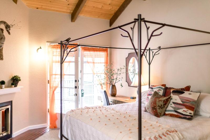 King Room image 4