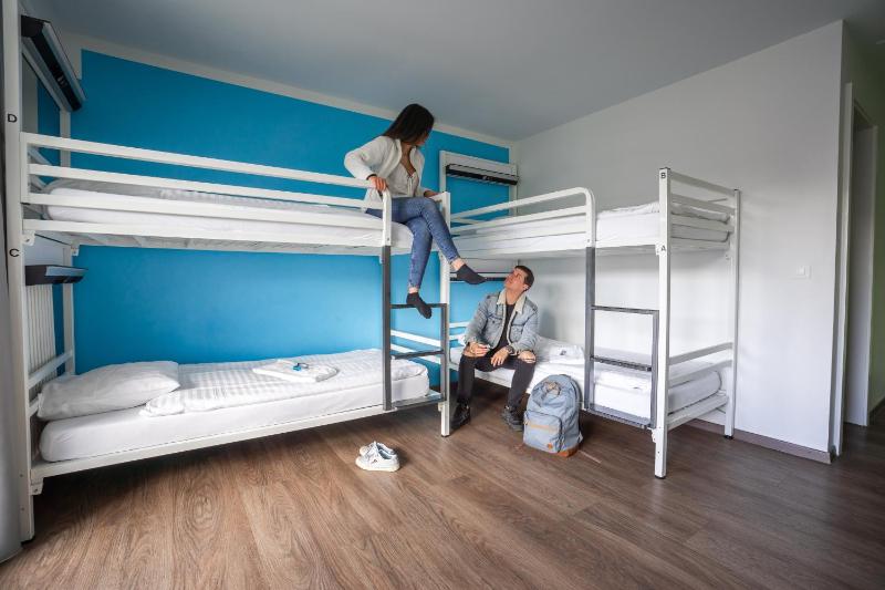 Economy Quadruple Room with Bathroom image 1