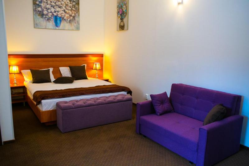 Deluxe Double Room with Garden View image 1