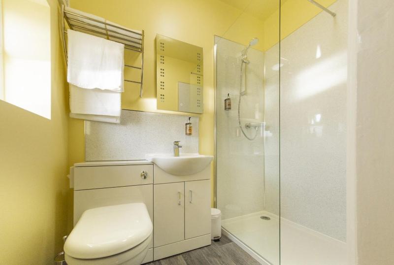 Standard King Room image 2
