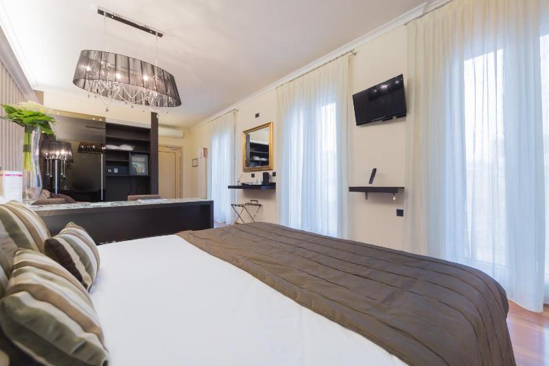 Junior Suite with Terrace image 3