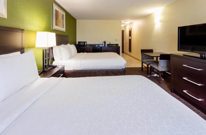 Standard Room with Two Queen Beds image 3