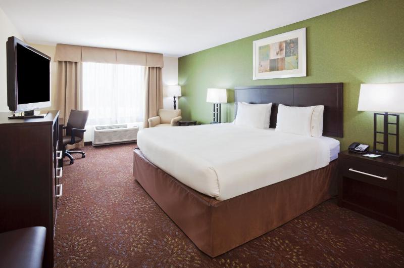 Standard King Room image 2