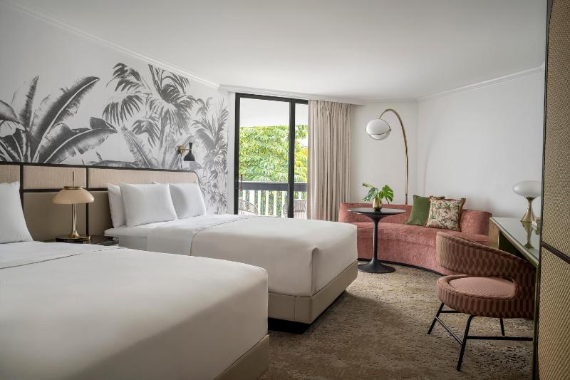 Deluxe Double Room with Two Double Beds image 2