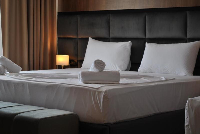 Deluxe Double Room with Balcony image 1