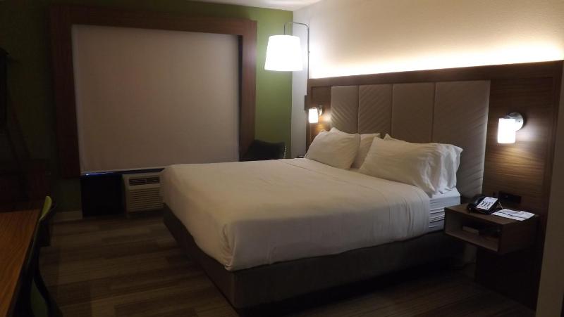 King Suite with Spa Bath image 2