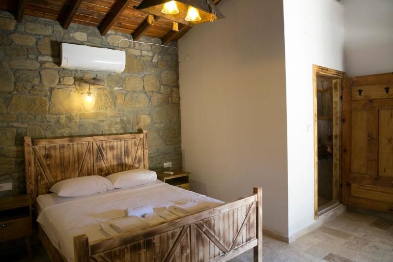 Double Room with Private Bathroom image 1