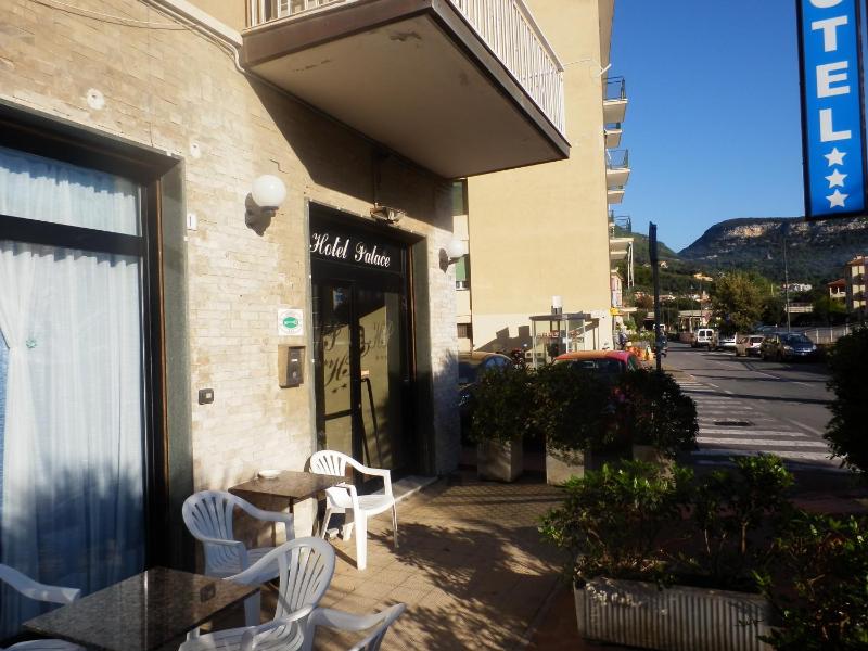 Hotel Palace - image 2