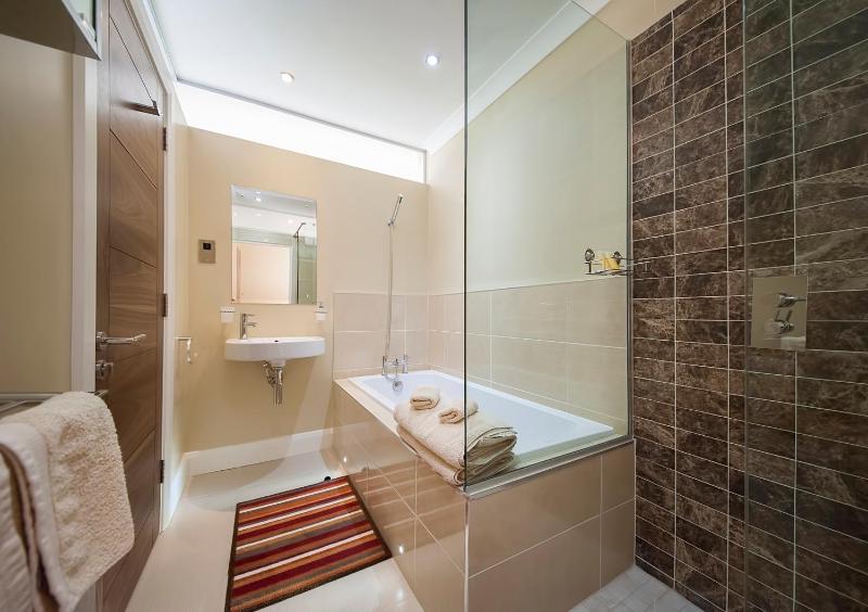 Superior Queen Room with Garden View image 3