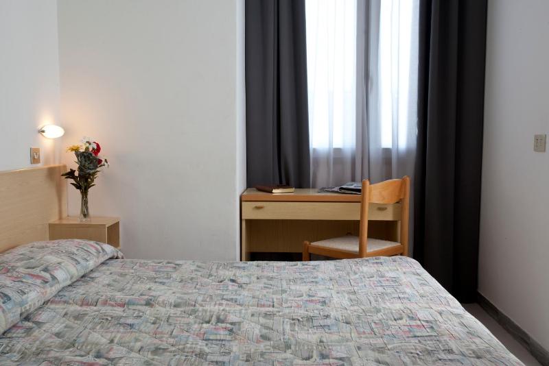 Comfort Triple Room image 3