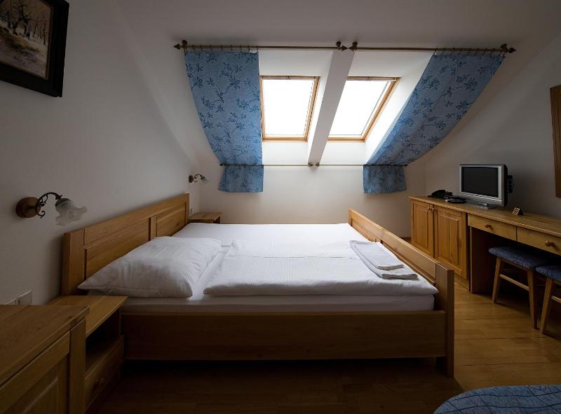 Double Room image 3