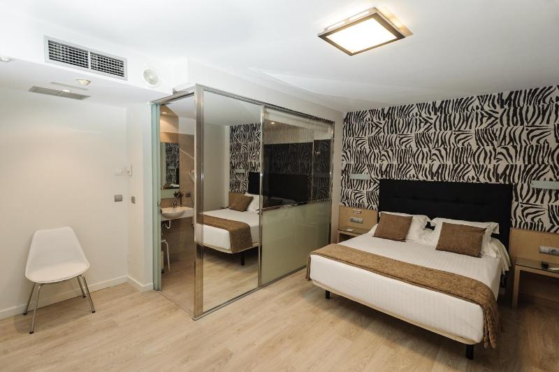 Superior Queen Room image 3