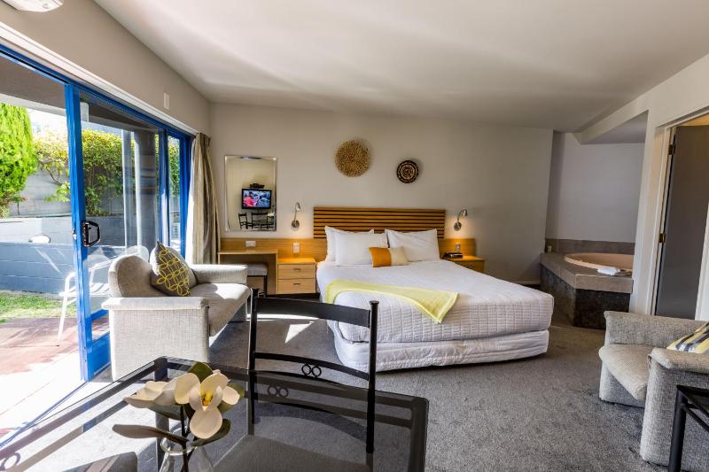 Clearwater Motor Lodge - image 29