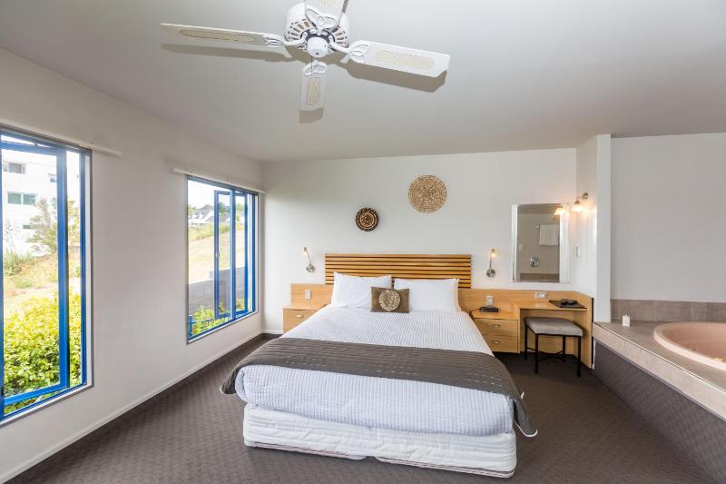 Clearwater Motor Lodge - image 12