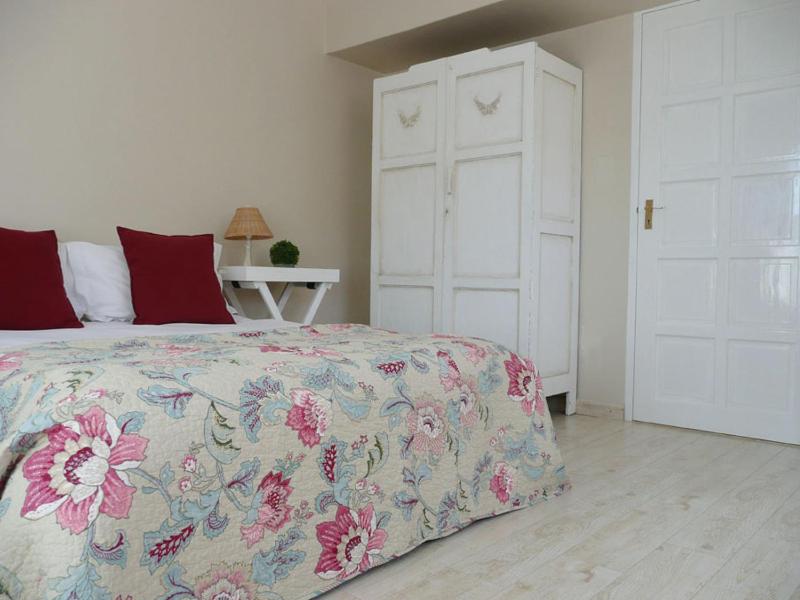 Standard Twin Room image 1