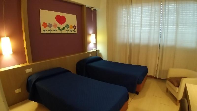 Double or Twin Room image 4