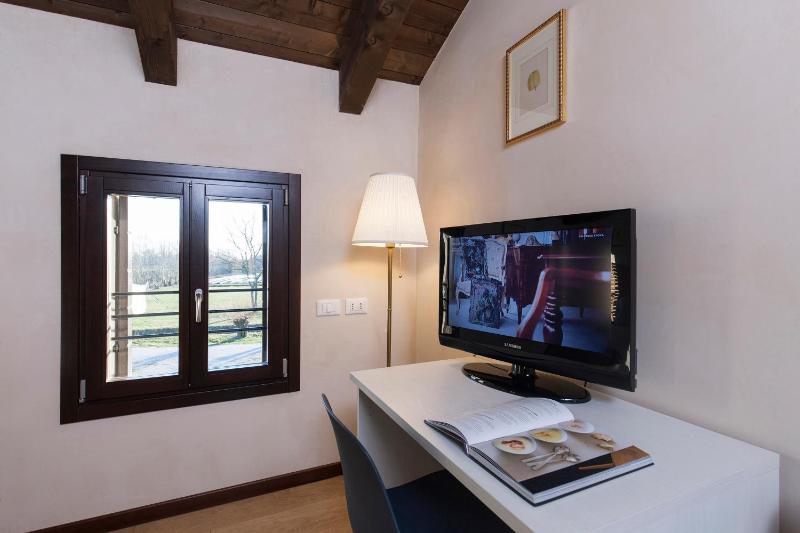 Double Room - Disability Access image 4
