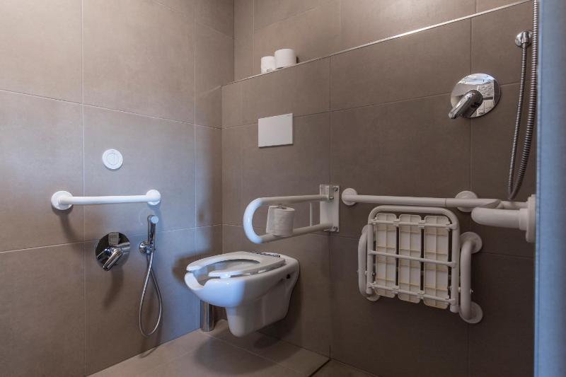 Double Room - Disability Access image 2