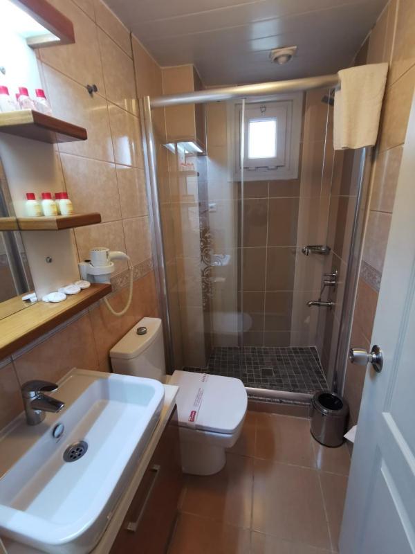 Economy Double Room image 2