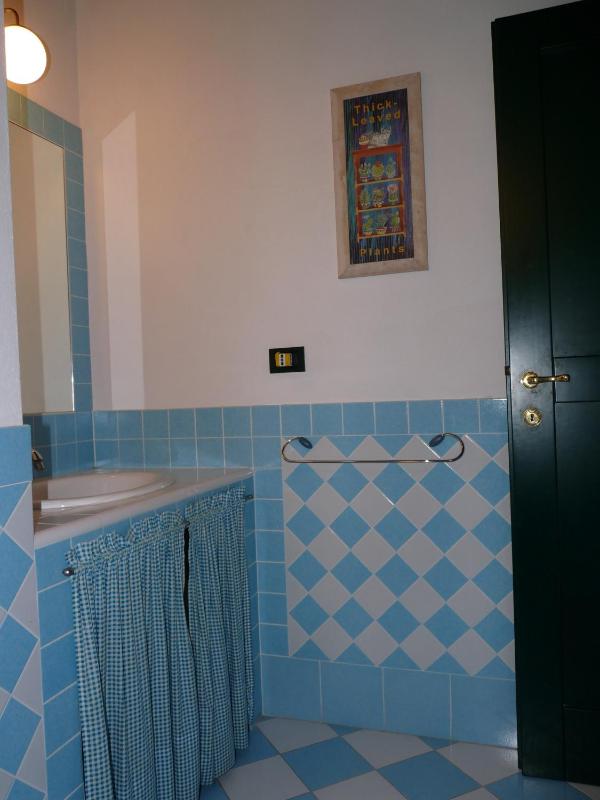 Two-Bedroom Apartment (4 Adults) - Split Level image 2