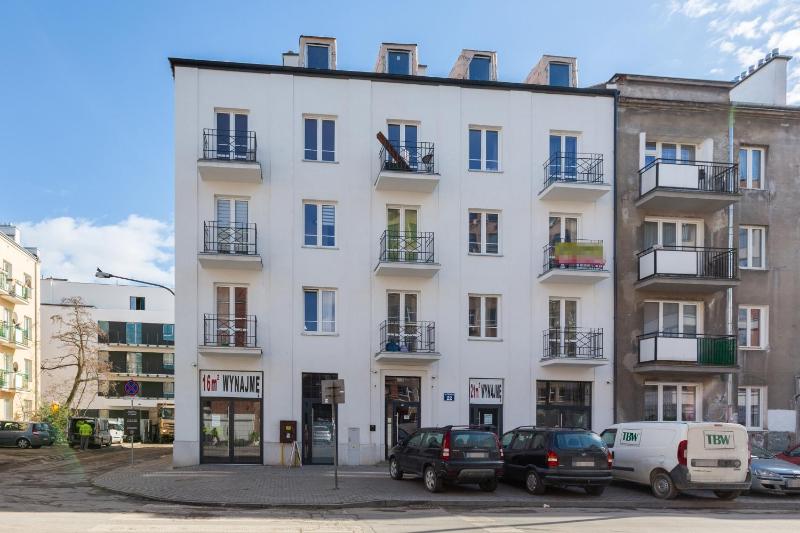 Studio with Balcony image 3