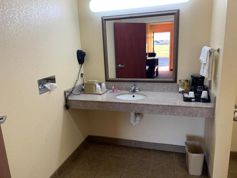 King Room - Non-Smoking image 2