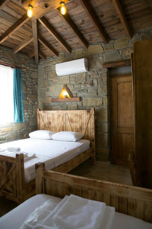 Triple Room with Private Bathroom image 4