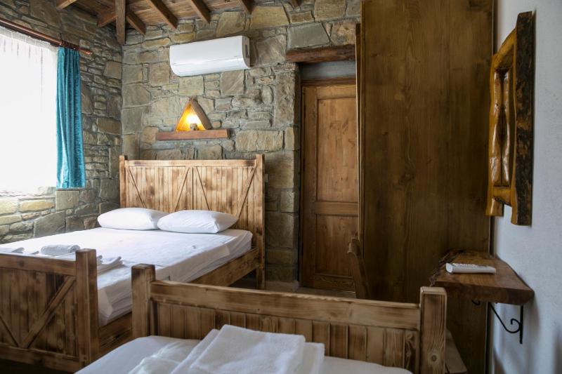 Triple Room with Private Bathroom image 1