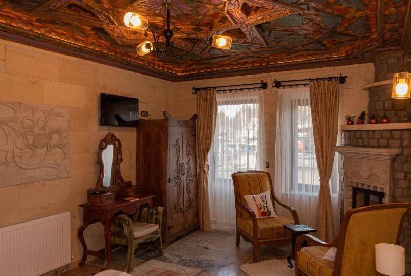 Deluxe King Room image 1