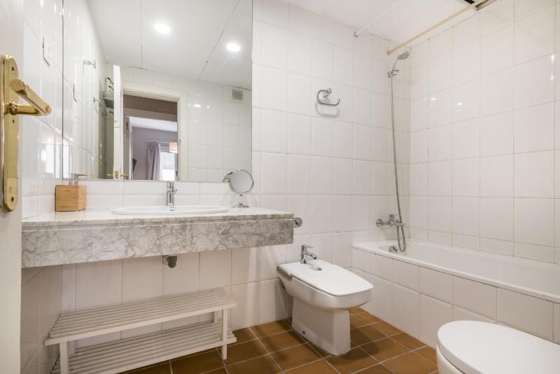 One-Bedroom Apartment image 3