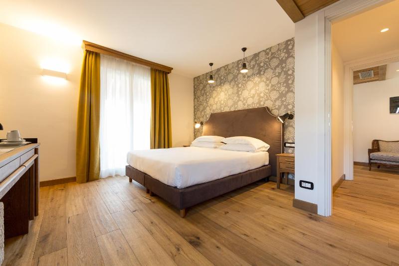 Duca D'Aosta Hotel - image 36