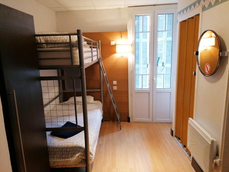 Triple Room with Private Bathroom image 3