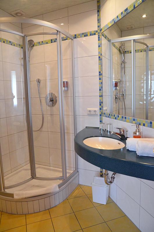 Standard Double Room image 3